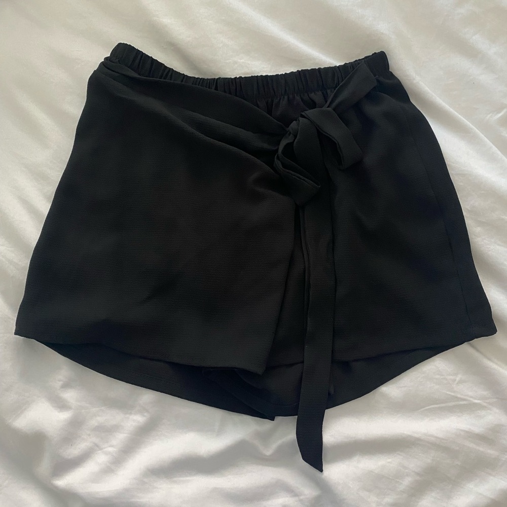 Gab & Kate (Mixology) tie front skort